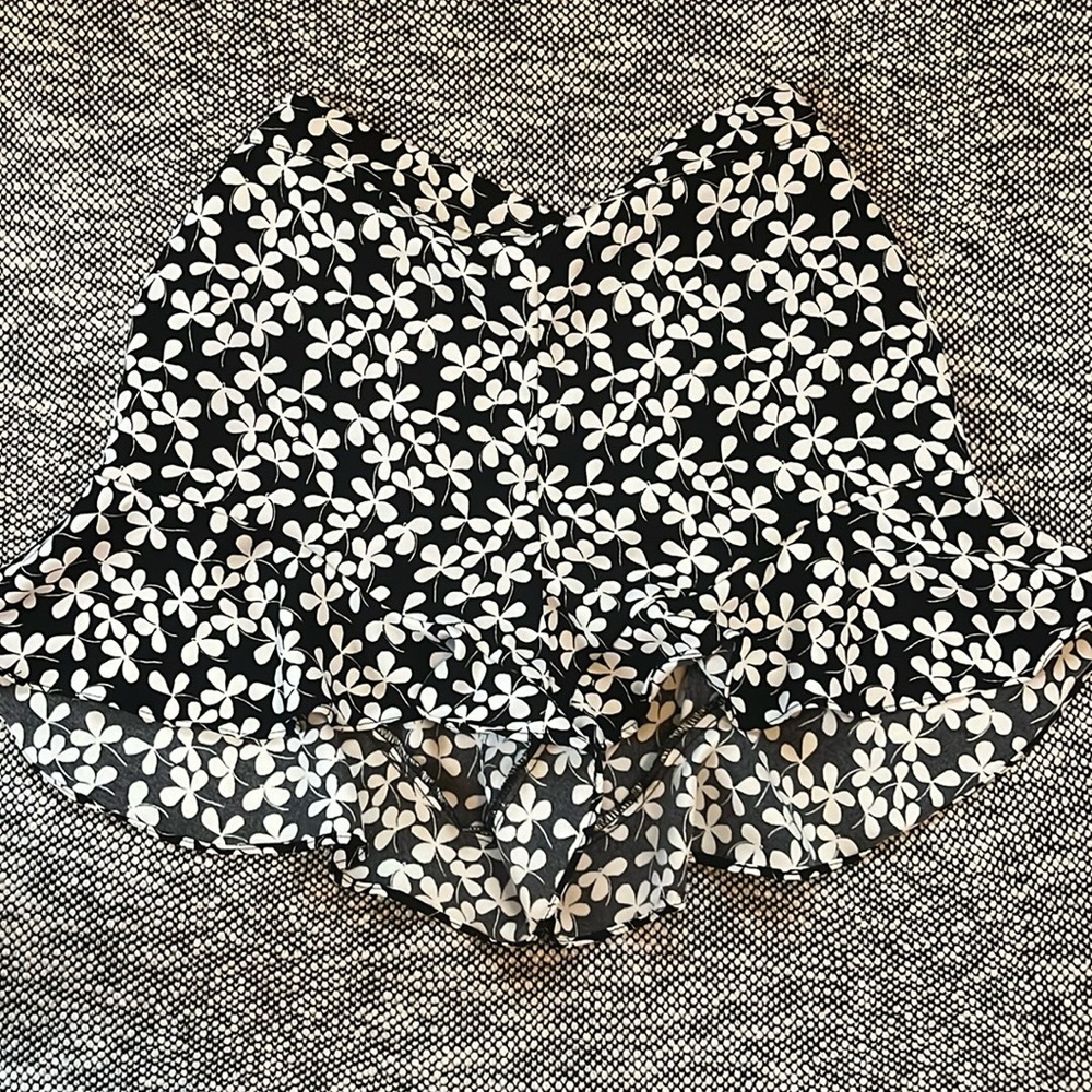 Who What Wear frilly floral shorts